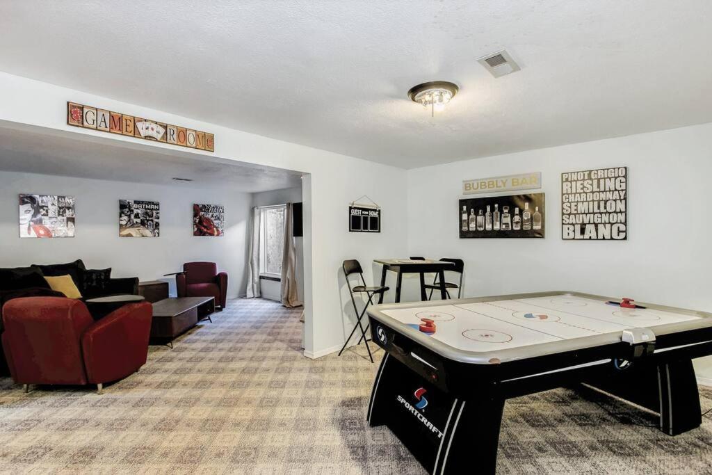 Wow! Spacious Retreat & Amazing Yard 2400+4Bd/3Bth Wichita Bagian luar foto