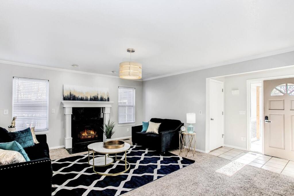 Wow! Spacious Retreat & Amazing Yard 2400+4Bd/3Bth Wichita Bagian luar foto