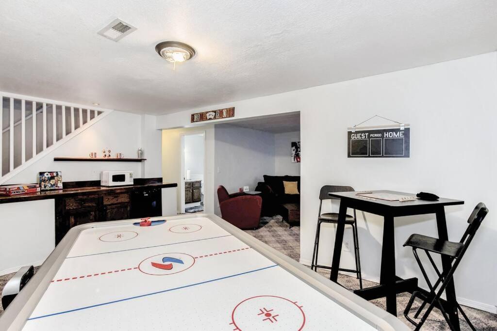 Wow! Spacious Retreat & Amazing Yard 2400+4Bd/3Bth Wichita Bagian luar foto