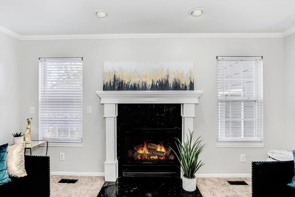Wow! Spacious Retreat & Amazing Yard 2400+4Bd/3Bth Wichita Bagian luar foto